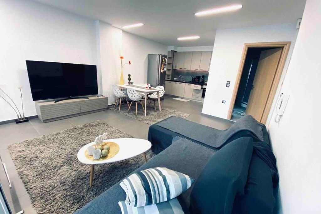 Hitech Apartment Amaliada