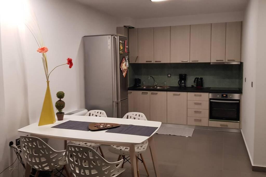Hitech Apartment *