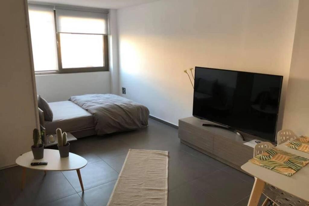 Hitech Apartment *